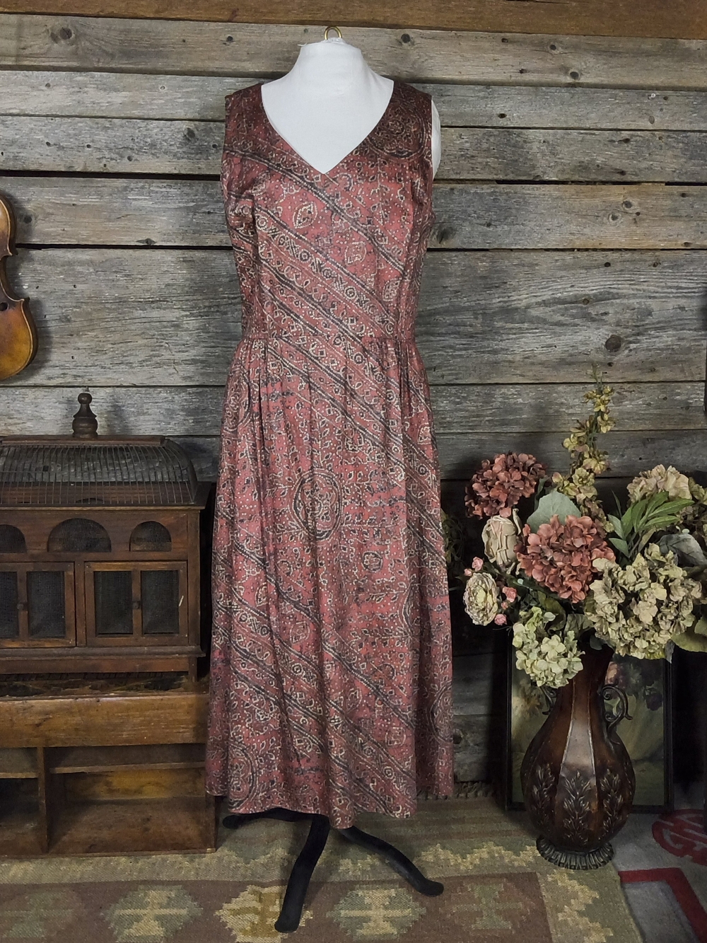 Vintage-Inspired Sleeveless Rust Paisley Maxi Dress